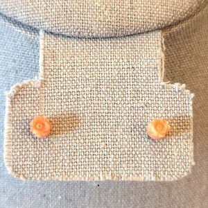 Dainty Vintage Carved Peach Coral Rose Buds on Gold Tone Stud Earrings 3/16"